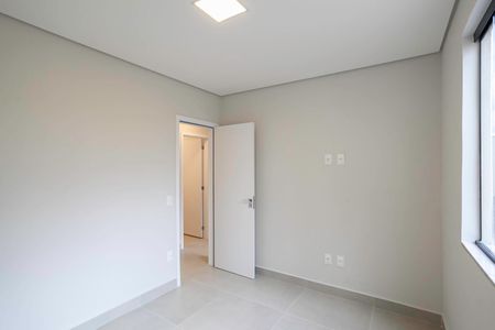 Casa à venda com 260m², 3 quartos e 4 vagas Casa à venda com 260m², 3 quartos e 4 vagasQuarto