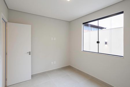 Casa à venda com 260m², 3 quartos e 4 vagas Casa à venda com 260m², 3 quartos e 4 vagasQuarto