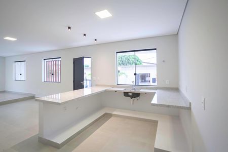 Casa à venda com 260m², 3 quartos e 4 vagas Casa à venda com 260m², 3 quartos e 4 vagasCozinha