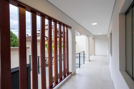 Casa à venda com 260m², 3 quartos e 4 vagas Casa à venda com 260m², 3 quartos e 4 vagasEntrada