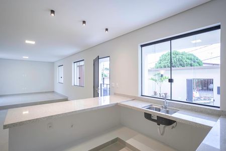 Casa à venda com 260m², 3 quartos e 4 vagas Casa à venda com 260m², 3 quartos e 4 vagasCozinha