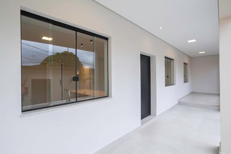 Casa à venda com 260m², 3 quartos e 4 vagas Casa à venda com 260m², 3 quartos e 4 vagasEntrada