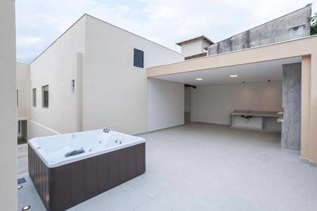 Casa à venda com 260m², 3 quartos e 4 vagas Casa à venda com 260m², 3 quartos e 4 vagasQuintal