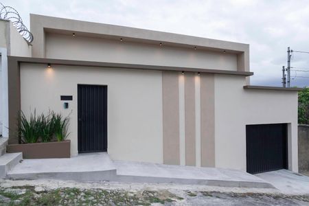 Casa à venda com 260m², 3 quartos e 4 vagas Casa à venda com 260m², 3 quartos e 4 vagasFachada