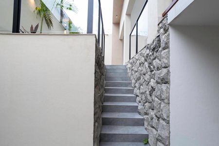 Casa à venda com 260m², 3 quartos e 4 vagas Casa à venda com 260m², 3 quartos e 4 vagasEntrada