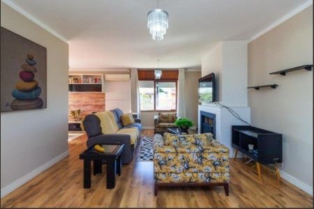 Sala  de casa para alugar com 4 quartos, 380m² em Guarujá, Porto Alegre