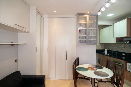 Sala de apartamento à venda com 2 quartos, 52m² em Bela Vista, São Paulo