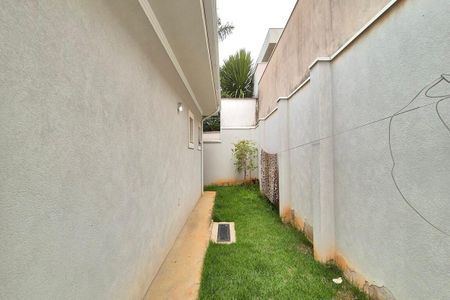 Casa de condomínio para alugar com 199m², 3 quartos e 4 vagas Casa de condomínio para alugar com 199m², 3 quartos e 4 vagasCorredor Fundos