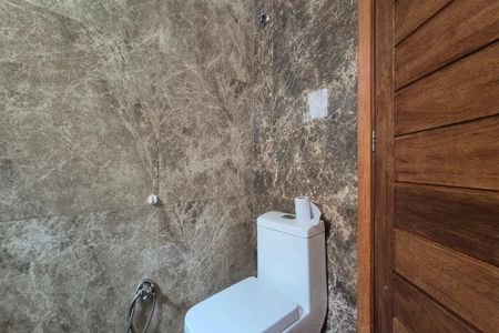 Casa de condomínio para alugar com 199m², 3 quartos e 4 vagas Casa de condomínio para alugar com 199m², 3 quartos e 4 vagasBanheiro da Suíte 2