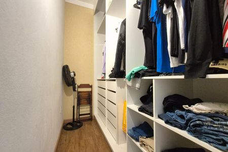 Casa de condomínio para alugar com 199m², 3 quartos e 4 vagas Casa de condomínio para alugar com 199m², 3 quartos e 4 vagasCloset da Suíte 2