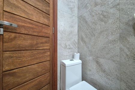 Casa de condomínio para alugar com 199m², 3 quartos e 4 vagas Casa de condomínio para alugar com 199m², 3 quartos e 4 vagasBanheiro da Suíte 1