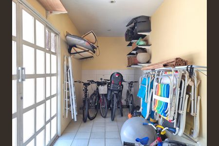 Casa à venda com 85m², 2 quartos e 2 vagas Casa à venda com 85m², 2 quartos e 2 vagasÁrea comum