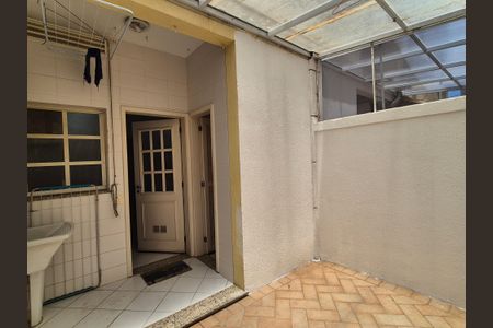 Casa à venda com 85m², 2 quartos e 2 vagas Casa à venda com 85m², 2 quartos e 2 vagasVaranda