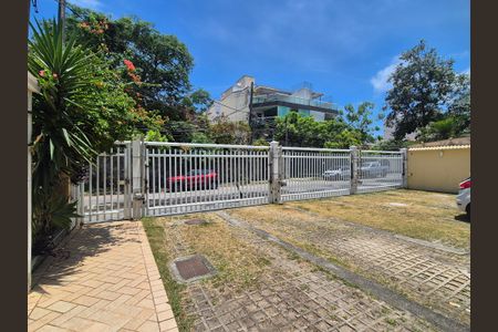 Casa à venda com 85m², 2 quartos e 2 vagas Casa à venda com 85m², 2 quartos e 2 vagasGaragem