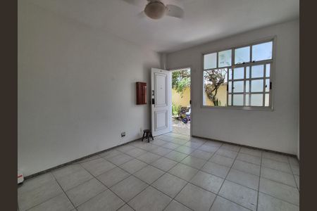 Casa à venda com 85m², 2 quartos e 2 vagas Casa à venda com 85m², 2 quartos e 2 vagasSala