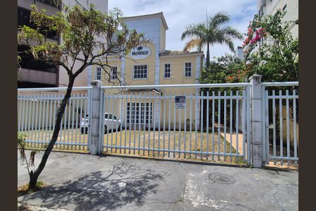 Casa à venda com 85m², 2 quartos e 2 vagas Casa à venda com 85m², 2 quartos e 2 vagasFachada