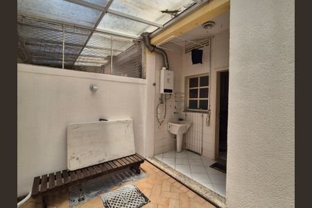 Casa à venda com 85m², 2 quartos e 2 vagas Casa à venda com 85m², 2 quartos e 2 vagasVaranda