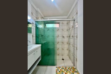 Banheiro de apartamento à venda com 1 quarto, 38m² em Vila Itapura, Campinas