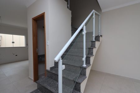 Casa à venda com 100m², 3 quartos e 2 vagasHall e Escada