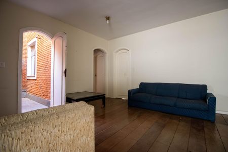 Casa à venda com 508m², 5 quartos e 6 vagasSala do andar de cima 