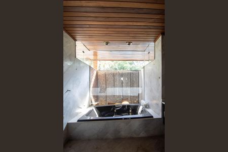 Casa à venda com 508m², 5 quartos e 6 vagasBanheiro da Suíte 2