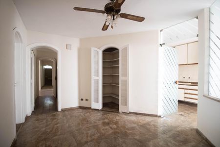 Casa à venda com 508m², 5 quartos e 6 vagasCozinha 