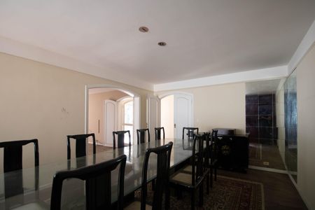 Casa à venda com 508m², 5 quartos e 6 vagasSala de jantar 