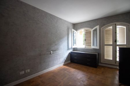 Casa à venda com 508m², 5 quartos e 6 vagasQuarto 2