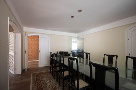 Casa à venda com 508m², 5 quartos e 6 vagasSala de jantar 