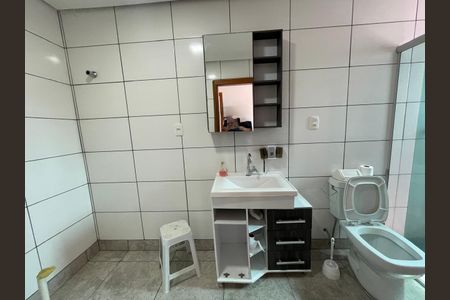 Casa à venda com 138m², 3 quartos e 3 vagasBanheiro 1