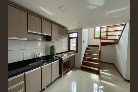 Casa à venda com 138m², 3 quartos e 3 vagasCozinha - Armários