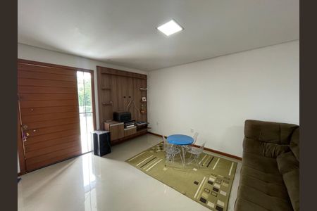 Casa à venda com 138m², 3 quartos e 3 vagasSala