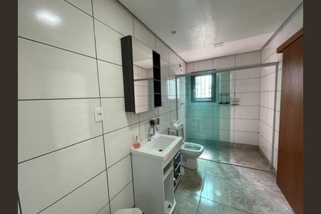 Casa à venda com 138m², 3 quartos e 3 vagasBanheiro 1