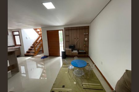 Casa à venda com 138m², 3 quartos e 3 vagasSala