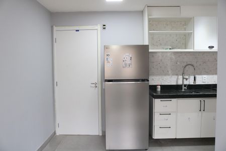 Sala de apartamento para alugar com 2 quartos, 34m² em Parque Industrial Tomas Edson, São Paulo