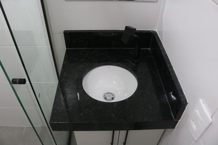 Banheiro de apartamento para alugar com 2 quartos, 34m² em Parque Industrial Tomas Edson, São Paulo