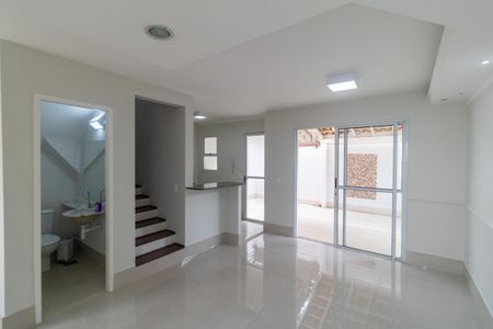 Casa de condomínio para alugar com 100m², 3 quartos e 2 vagasSalas