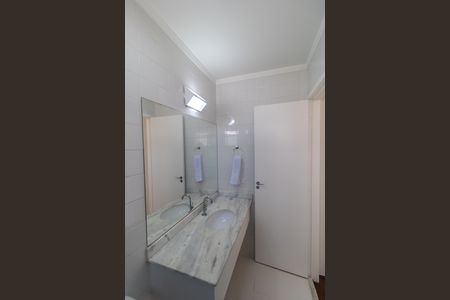 Casa de condomínio para alugar com 100m², 3 quartos e 2 vagasBanheiro da Suíte