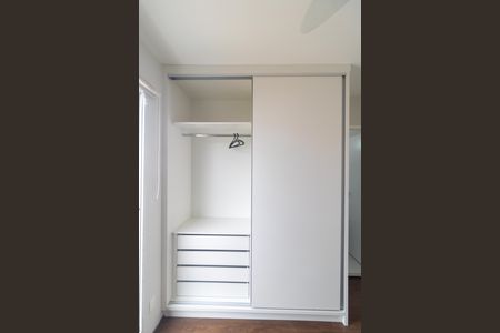 Casa de condomínio para alugar com 100m², 3 quartos e 2 vagasSuíte - Armário