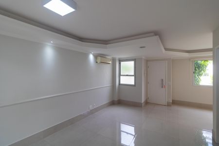 Casa de condomínio para alugar com 100m², 3 quartos e 2 vagasSalas