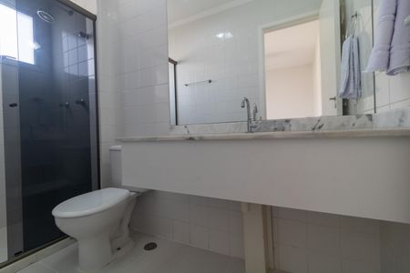 Casa de condomínio para alugar com 100m², 3 quartos e 2 vagasBanheiro da Suíte