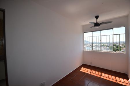 Sala de apartamento para alugar com 2 quartos, 50m² em Bento Ribeiro, Rio de Janeiro