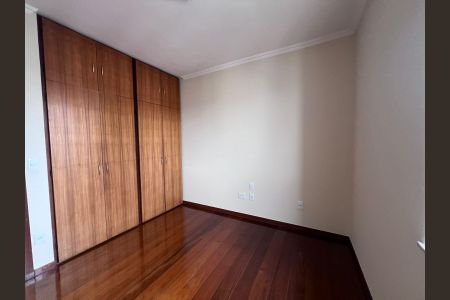 Apartamento para alugar com 120m², 3 quartos e 3 vagas