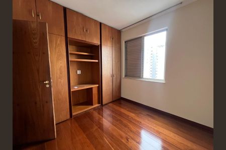 Apartamento para alugar com 120m², 3 quartos e 3 vagas