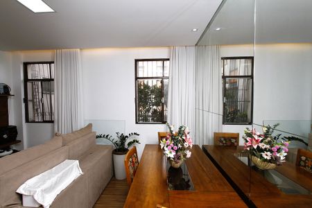Sala de apartamento à venda com 3 quartos, 75m² em Califórnia, Belo Horizonte