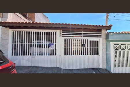 Casa à venda com 114m², 2 quartos e 2 vagasFachada 