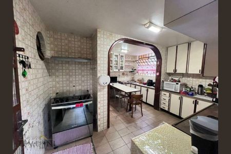 Casa à venda com 364m², 4 quartos e 3 vagas