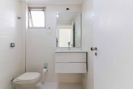 Banheiro de apartamento para alugar com 1 quarto, 43m² em Butantã, São Paulo