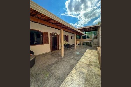 Casa à venda com 4 quartos, 246m² em Itapoã, Belo Horizonte