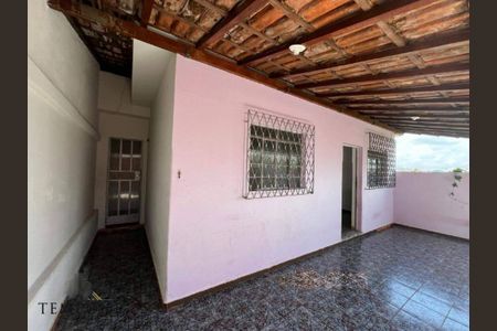 Casa à venda com 261m², 6 quartos e 1 vaga